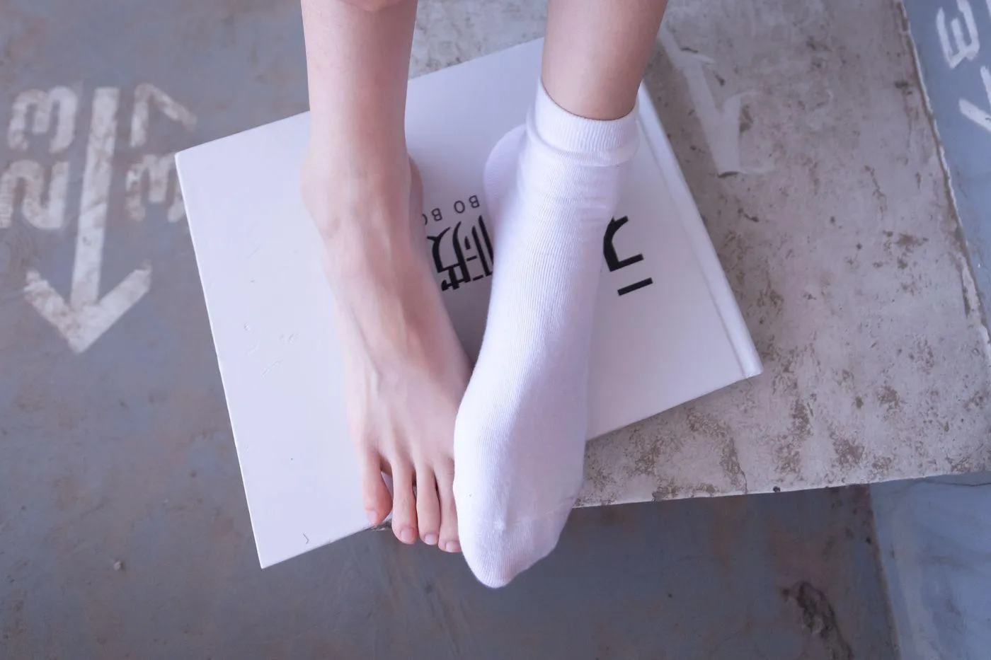 [BoBoSocks袜啵啵]NO.002 稚予-校服、贝壳头、白棉袜、裸足 [139P]插图1